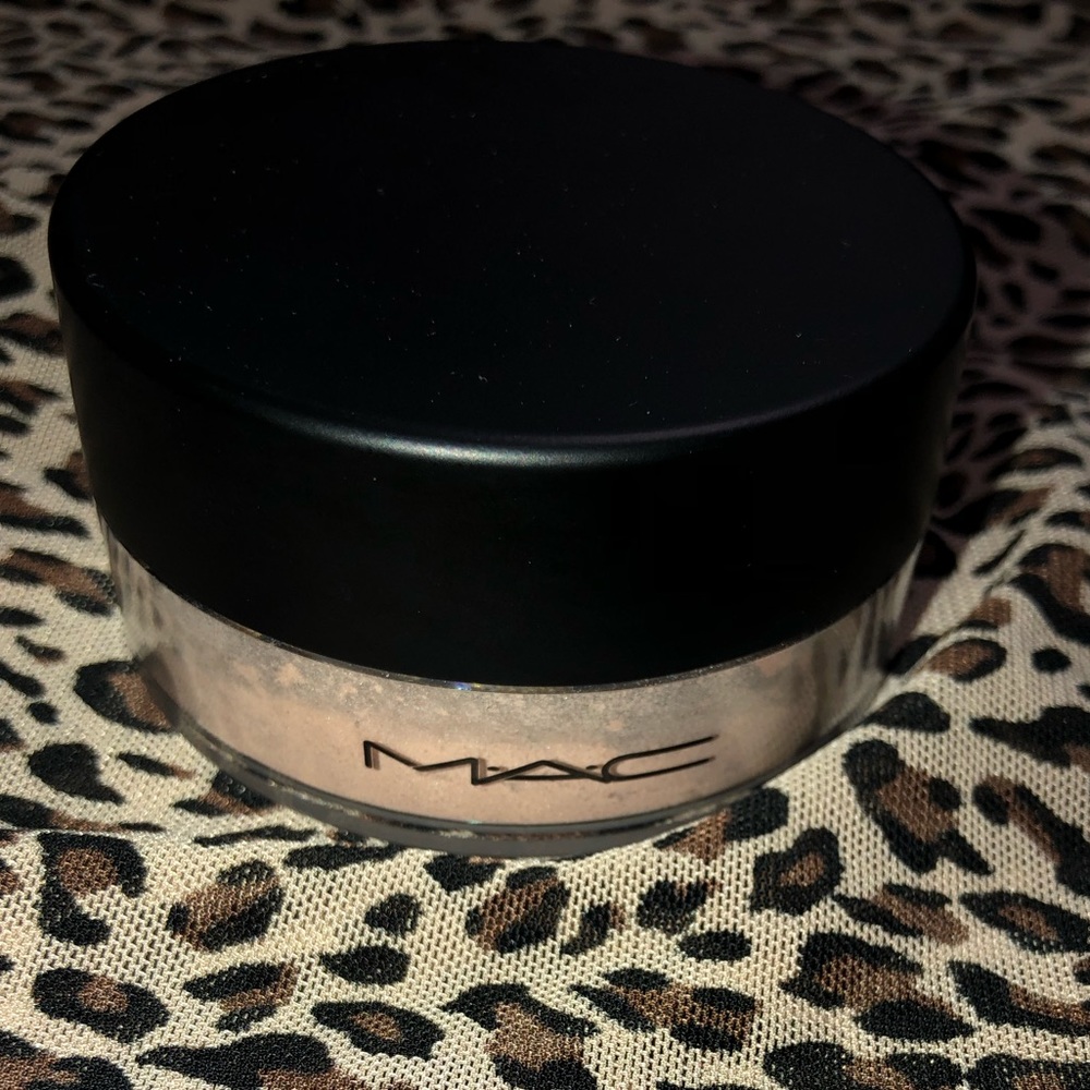 MAC silver Dusk highlighting powder